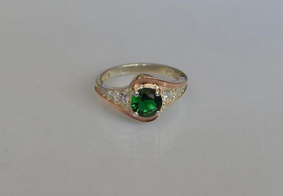 Срібна каблучка з золотими вставками Silver Style 145к 15 145к фото Срібна каблучка з золотими вставками Silver Style 145к 15