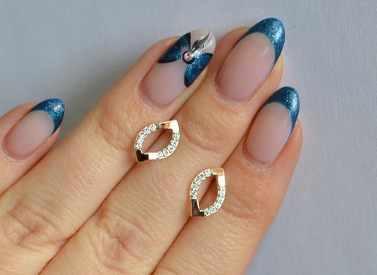 Серьги гвоздики из серебра Вк11