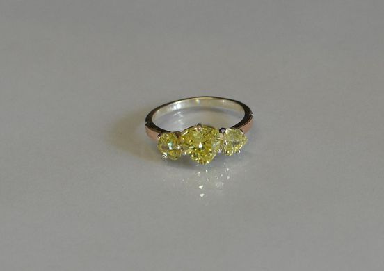 Кільце срібне з золотими накладками 088к 15.5