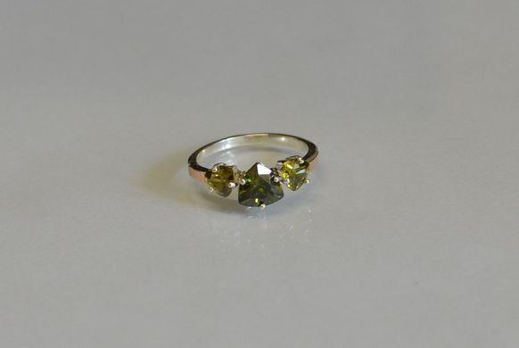 Кільце срібне з золотими накладками 088к 15.5