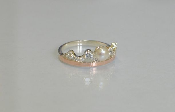 Серебряное кольцо корона с жемчугом 107к 22