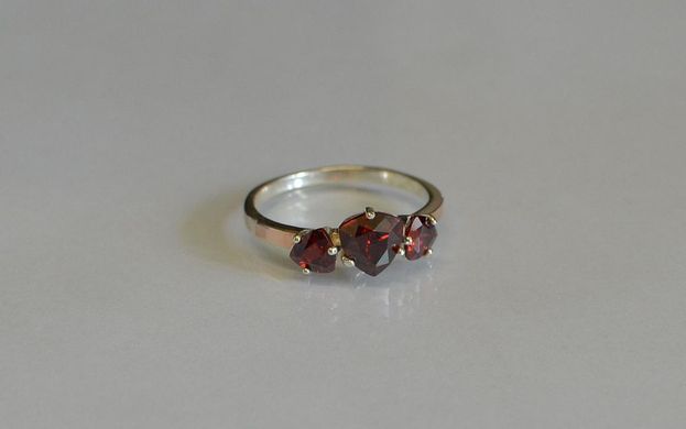 Кільце срібне з золотими накладками 088к 15.5