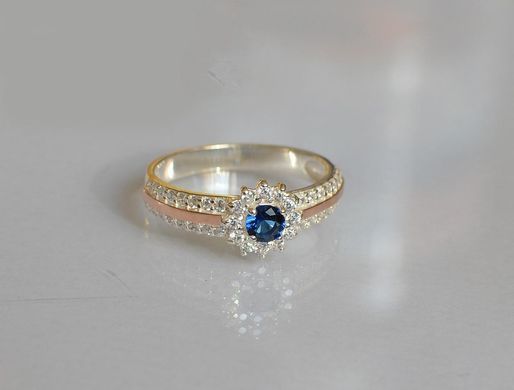 Серебряное кольцо с золотыми вставками 175к 15