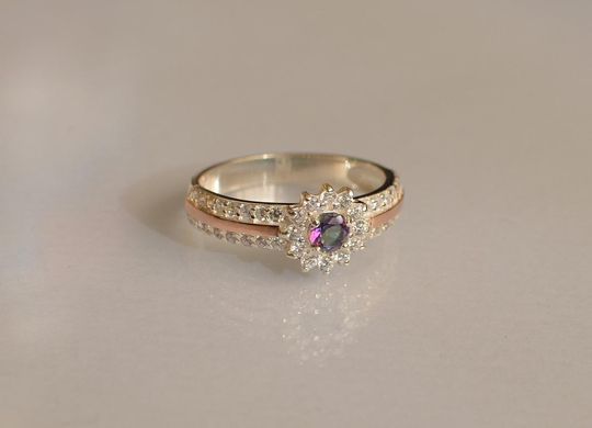 Серебряное кольцо с золотыми вставками 175к 15