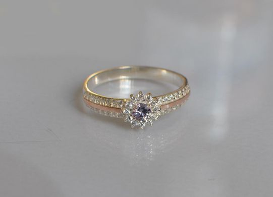 Серебряное кольцо с золотыми вставками 175к 15