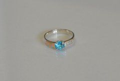 Серебряное кольцо с золотыми вставками 018к 22
