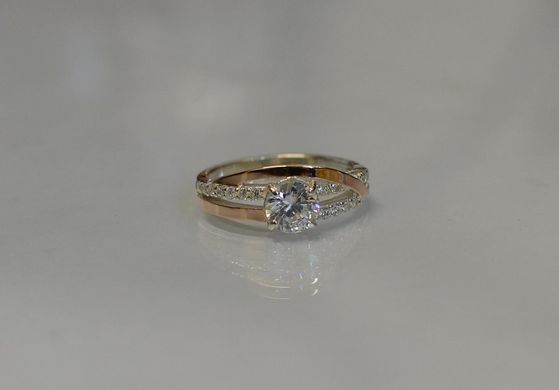 Серебряное кольцо с золотыми вставками 108к 15