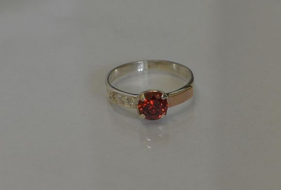 Серебряное кольцо с золотыми вставками 018к 22