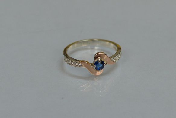 Серебряное кольцо с золотыми вставками 142к 15
