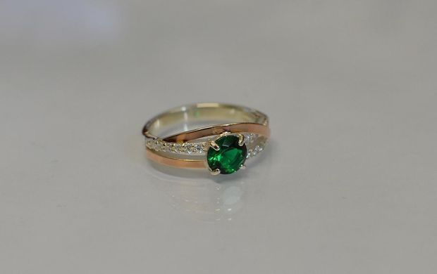 Серебряное кольцо с золотыми вставками 108к 15