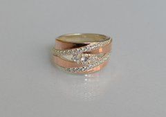 Серебряное кольцо с золотыми вставками 161к 22