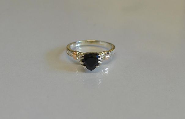Кольцо Сердце в руках 102к 15