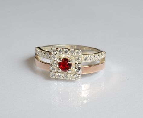 Серебряное кольцо с золотыми вставками 179к 15