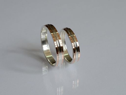 Обручальное кольцо из серебра с золотом Обр40 23