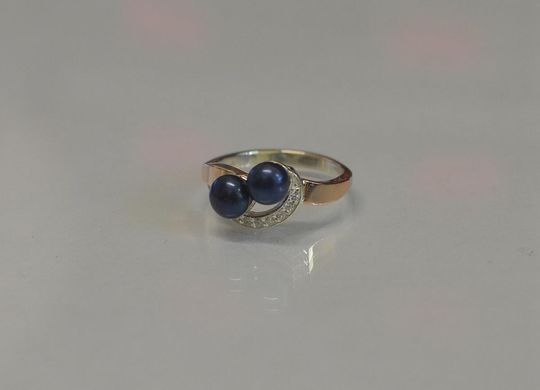 Серебряное кольцо с жемчугом 109к 15