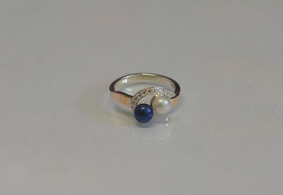 Серебряное кольцо с жемчугом 109к 15