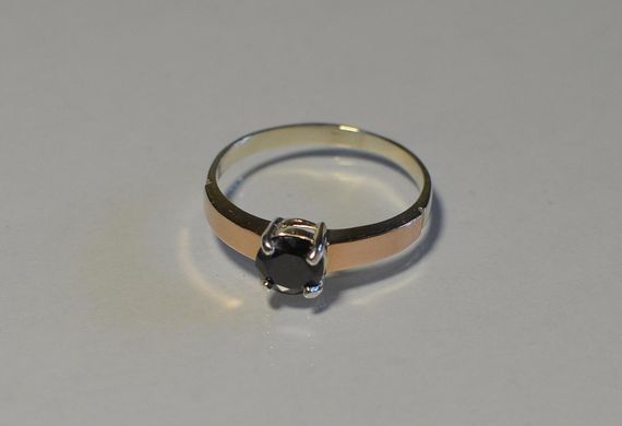 Серебряное кольцо с золотыми вставками 007к 17.5