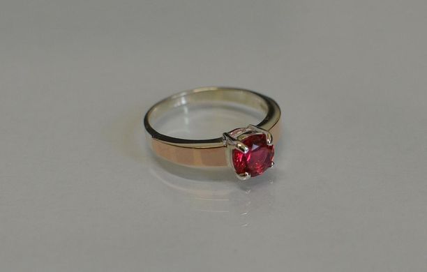 Серебряное кольцо с золотыми вставками 007к 17.5