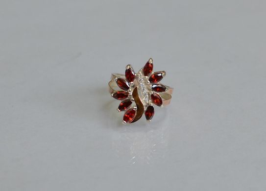 Серебряное кольцо с золотыми вставками 170к 15