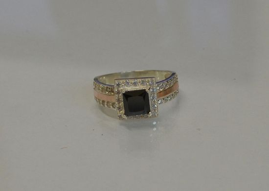 Серебряное кольцо с золотыми вставками 048к 16