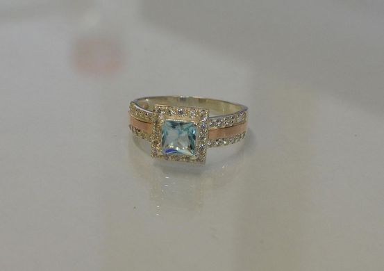 Серебряное кольцо с золотыми вставками 048к 15