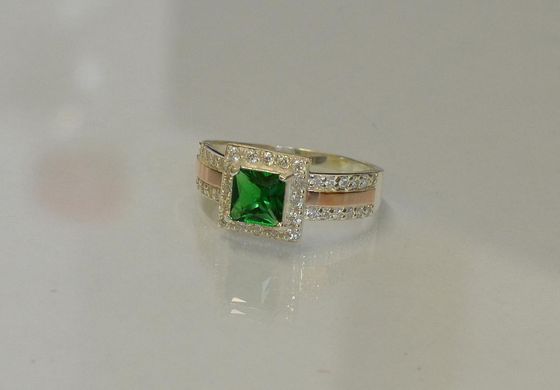 Серебряное кольцо с золотыми вставками 048к 16