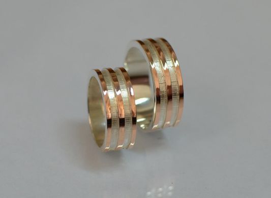 Серебряное обручальное кольцо со вставками из золота Обр13 15