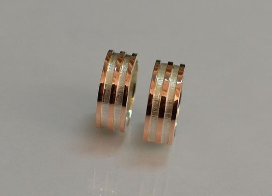 Серебряное обручальное кольцо со вставками из золота Обр13 15