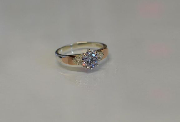 Серебряное кольцо с золотыми вставками 124к 15