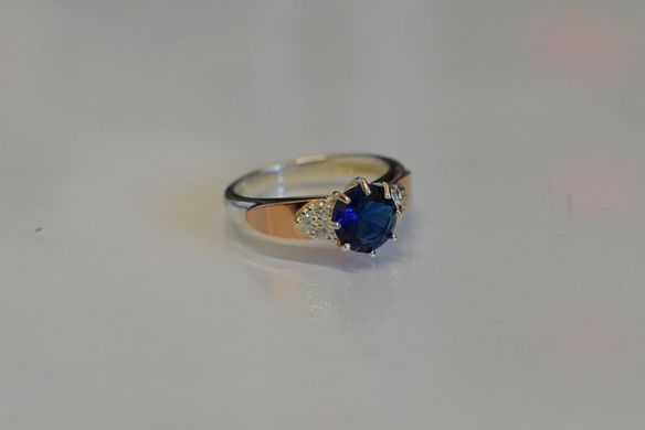 Серебряное кольцо с золотыми вставками 124к 15