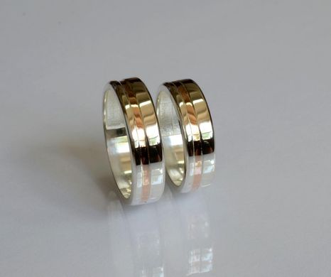 Обручальное кольцо из серебра с золотом Обр41 23