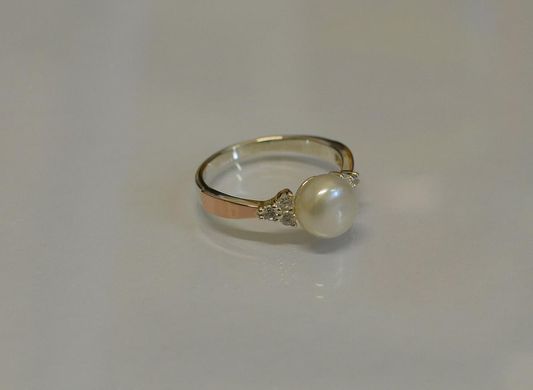 Серебряное кольцо с жемчугом 111к 15
